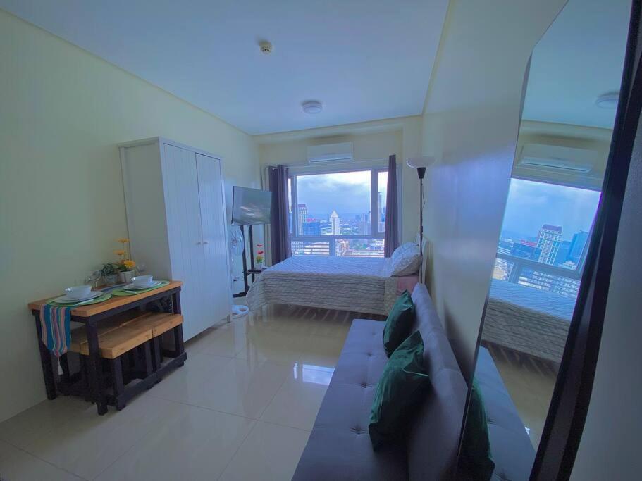 Makati Penthouse With Stunning City Skyline View Manila Exterior photo
