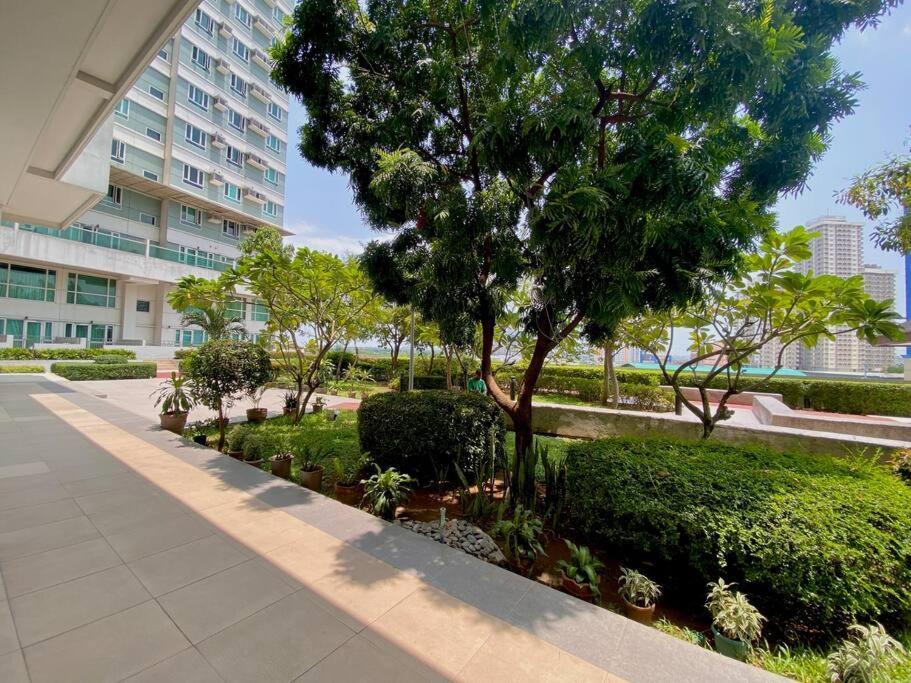 Makati Penthouse With Stunning City Skyline View Manila Exterior photo