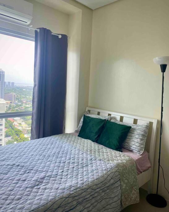 Makati Penthouse With Stunning City Skyline View Manila Exterior photo